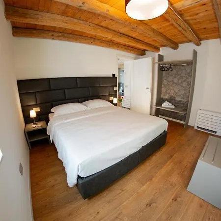 Puri Nella Valle Dei Laghi Apartamento *